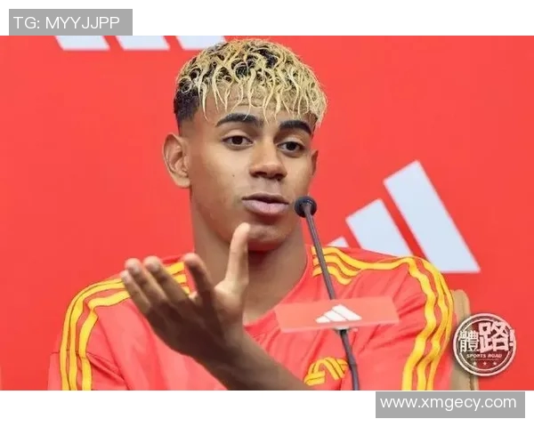 街头采访足球明星颜值评比谁是最帅的球场英雄