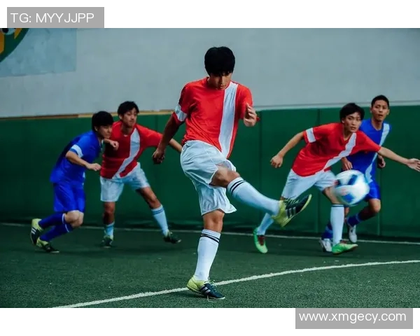 传奇归来足球明星队员重聚赛场再创辉煌展现青春激情与团队精神 传奇归来足球明星队员重聚赛场再创辉煌展现青春激情与团队精神